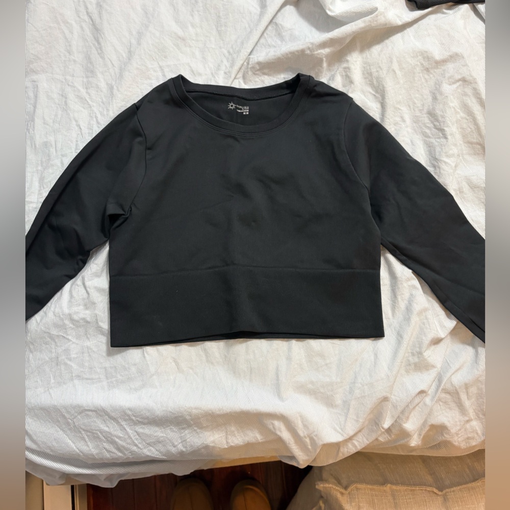 Black Long Sleeve Crop Top